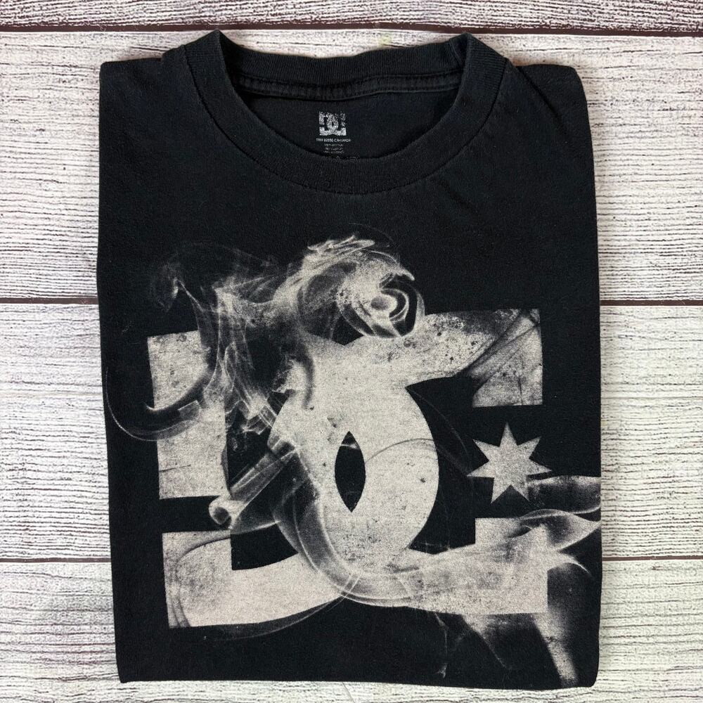 Y2k DC Shoe Company Smoke Graphic Skateboarding T-shirt